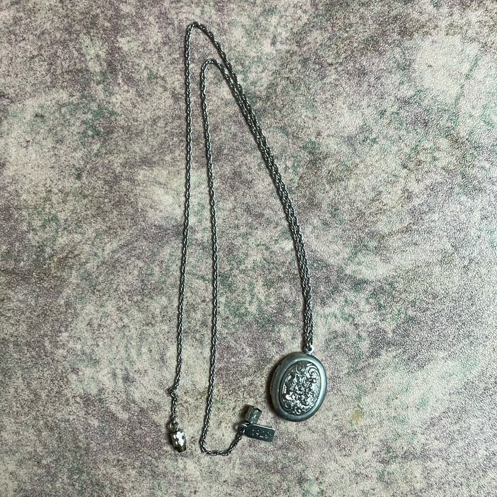 Vintage 1928 Jewelry Silvertone Filigree 
Locket